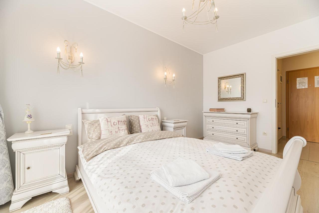 Apartament Belles Roses Brasov Lägenhet Exteriör bild